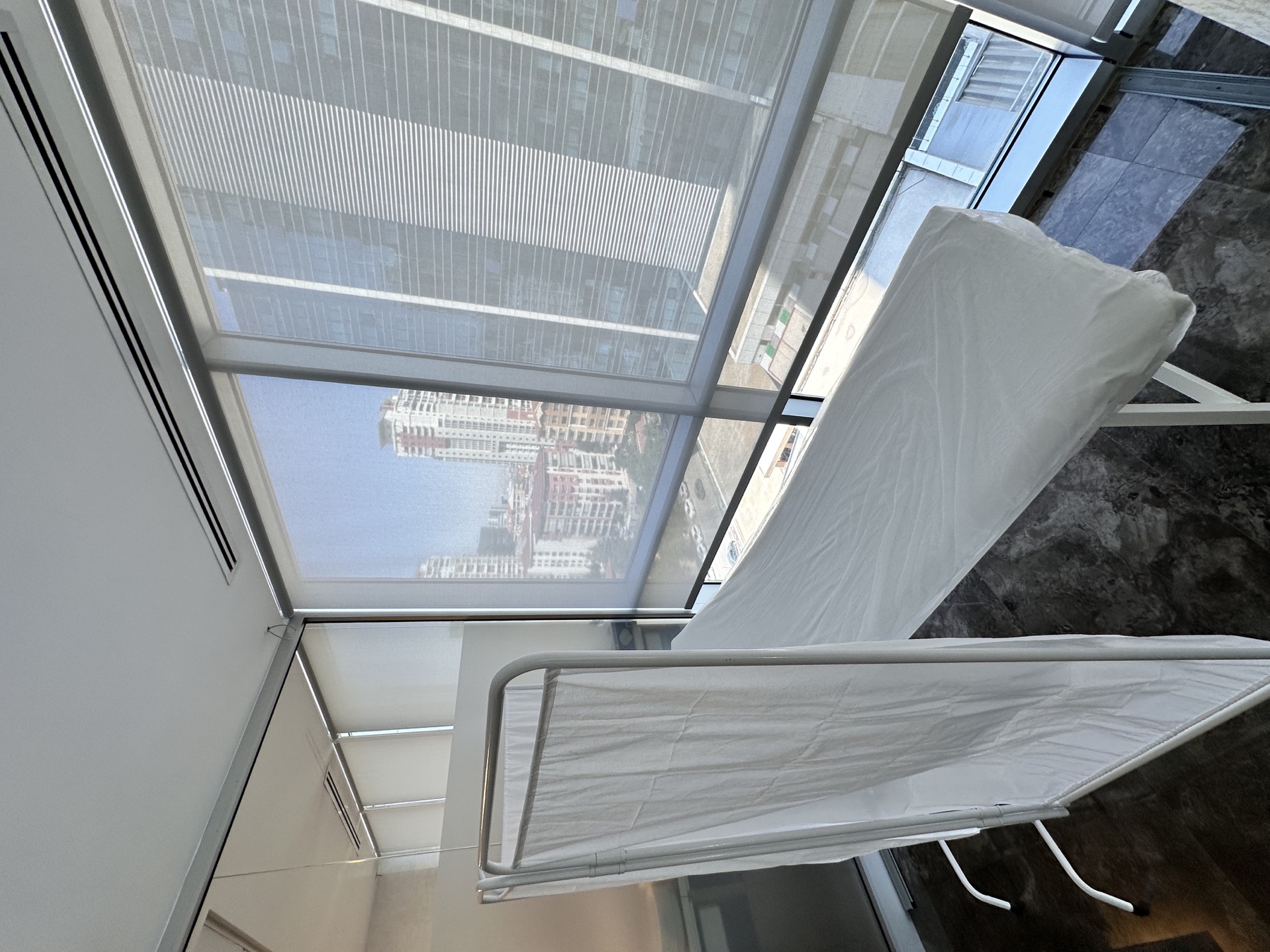 Kliniğin şehir manzaralı işlem bölümü